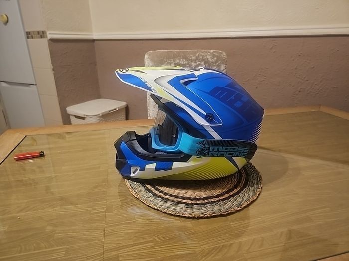 Mens Medium helmet