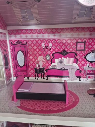 Large Dolls House