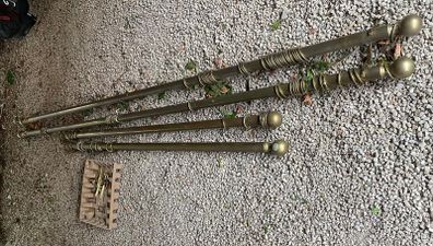 4 brass curtain poles and fittings, D18