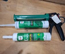 Well built tech7 gun + 2 tubes trans clear and extreme tack