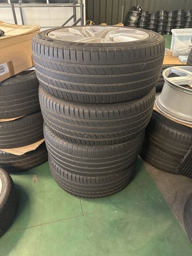 21" Range Rover sport alloy with tyres