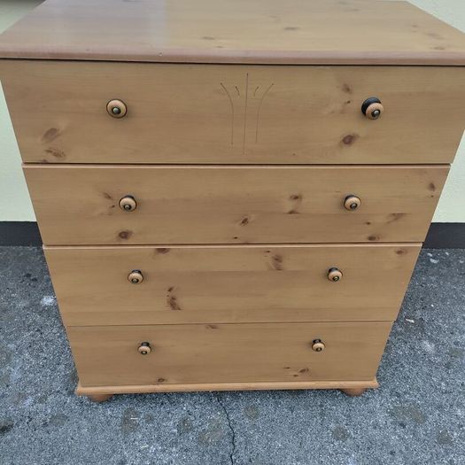 chest of drawers