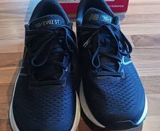 New Balance Evoz St Runners