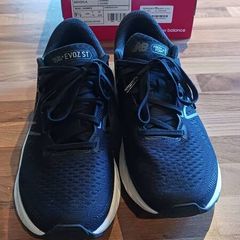 New Balance Evoz St Runners