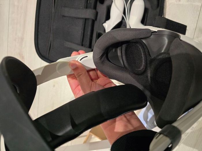 VR Meta Quest 3 512GB - New Condition, Comes with Case + Head strap + Accessories
