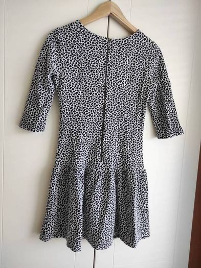 beautiful dress size XS/S , fastened with a zipper at the back, with a frill