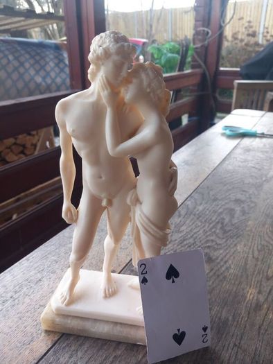 Venus and Adonis sculpture in alabaster resin on marble. D18 post 7e
