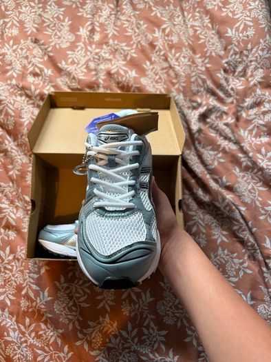 Asics Kayano 14