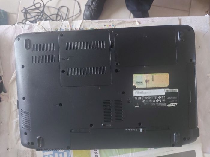 Samsung R530, Red, Intel Pentium Dual Core CPU T4400, 2.2GHz, Windows 7 Ultimate 32 bit, 4GB Ram, 150GB HDD, Opera, Chrome and VLC