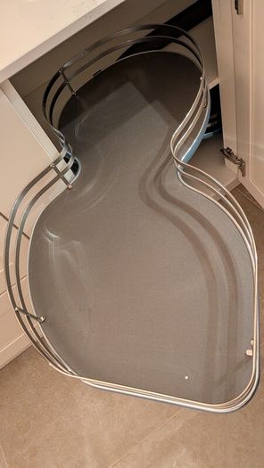Kitchen corner pull out