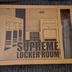 Supreme Locker Room Wrestling Playset (Extreme Sets)