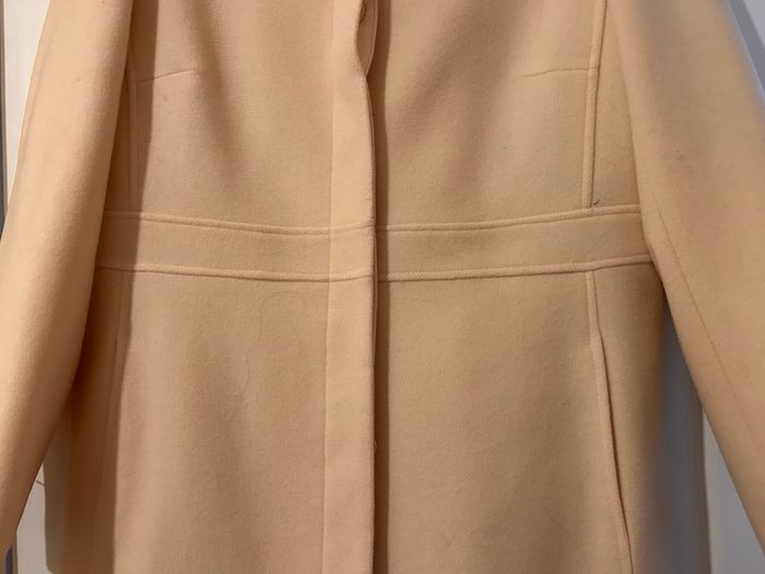 Beautiful rich cream coat. Size 16. Excellent condition. Swords collection only.