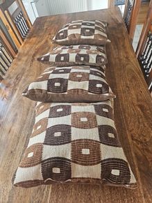 4 cushions