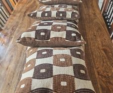 4 cushions