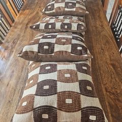 4 cushions