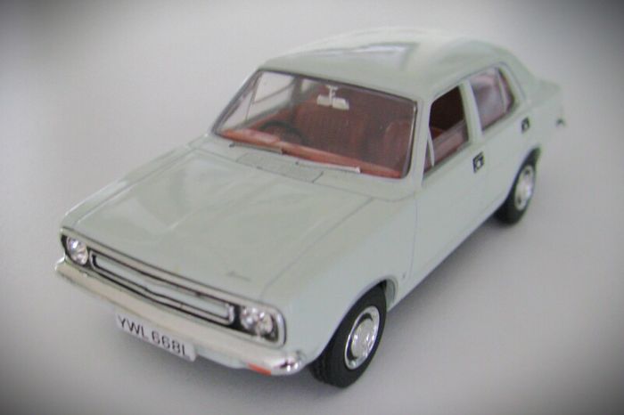 Diecast Model Morris Marina White - Collectable Vanguards 1:43