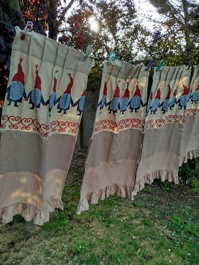 4 x Small Curtains