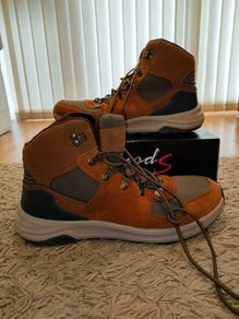 Men's Deer Stag's Peak Boot  Size 10 UK but fits more like a 9.5 UK Only worn once Perfect condition