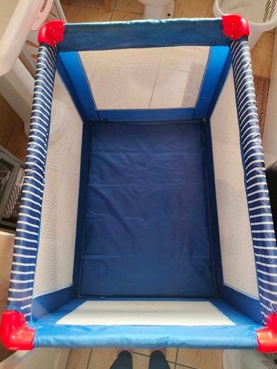 Travel cot