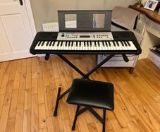 Yamaha YPT 260 Beginner Keyboard, Stand and Stool