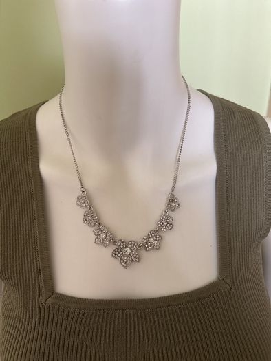 Silver tone sparkling necklace