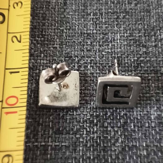 2x Sterling silver earrings