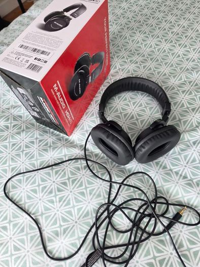 Studio headphones M-audio HDH40