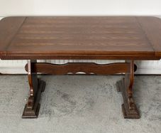 Mahogany dining table extendeble