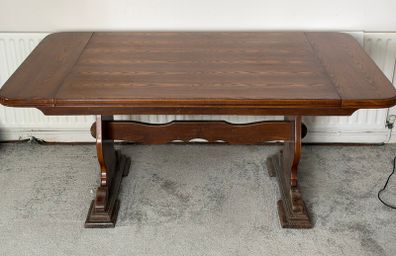 Mahogany dining table extendeble