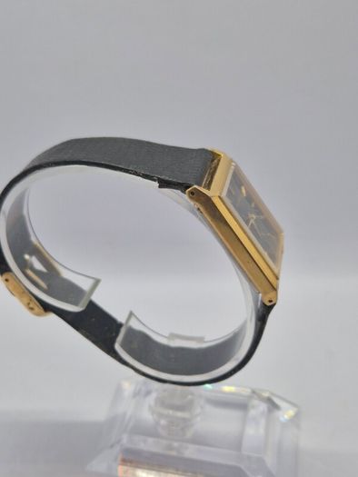 Vintage Accurist Gold-Tone Tank Watch - Retro 80s
