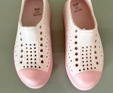 New Leigh Tucker slip on water trainers for beach / pool