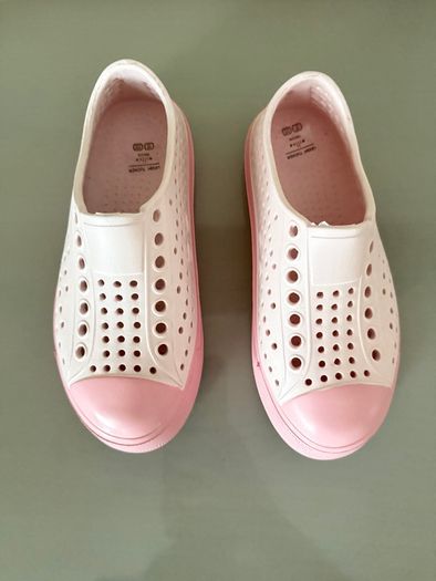New Leigh Tucker slip on water trainers for beach / pool