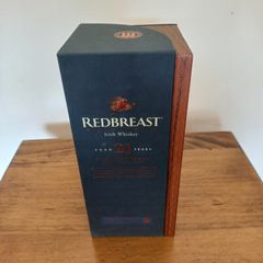 Redbreast 21 whiskey box