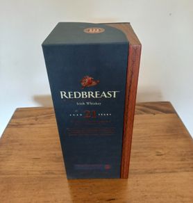 Redbreast 21 whiskey box