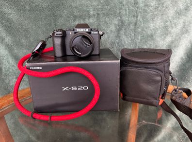 Fujifilm X-S20 w 15-45mm Lens in Excellent Condition