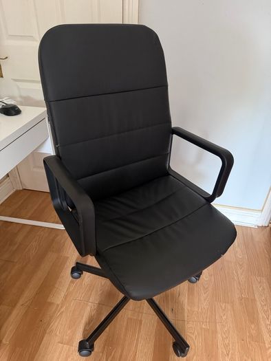Office desk and chair