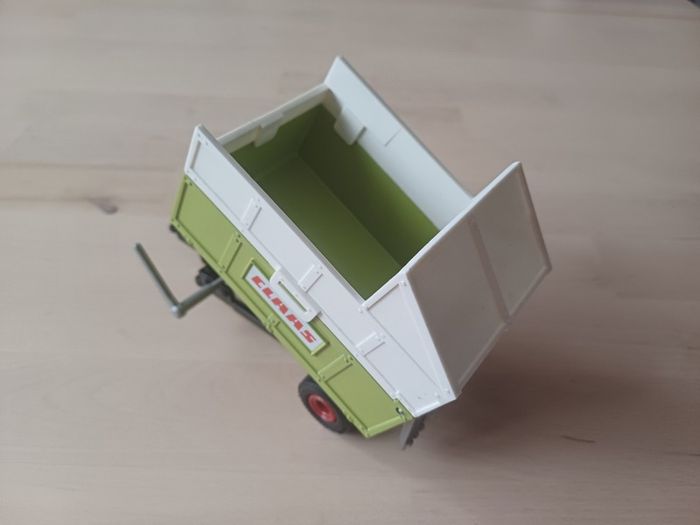 Britains CLAAS Tipping Silage Trailer Farm Model 1:32 Scale 9566 MINT