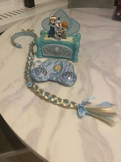 Elsa jewellery box (batteries included) bag and headband