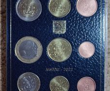 Vatican Brilliant Uncirculated Euro Coin 2022 - Includes 5 Euro Commemorating Centenary of the Death of Pope Benedict XV