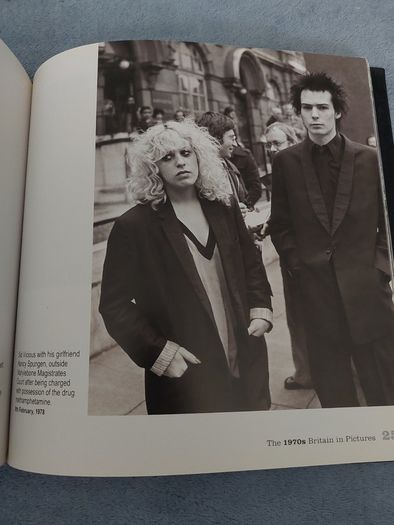 The 1970s - Britain in Pictures - Photo Book - NM