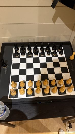 CHESSNUT MOVE Robotic chessboard