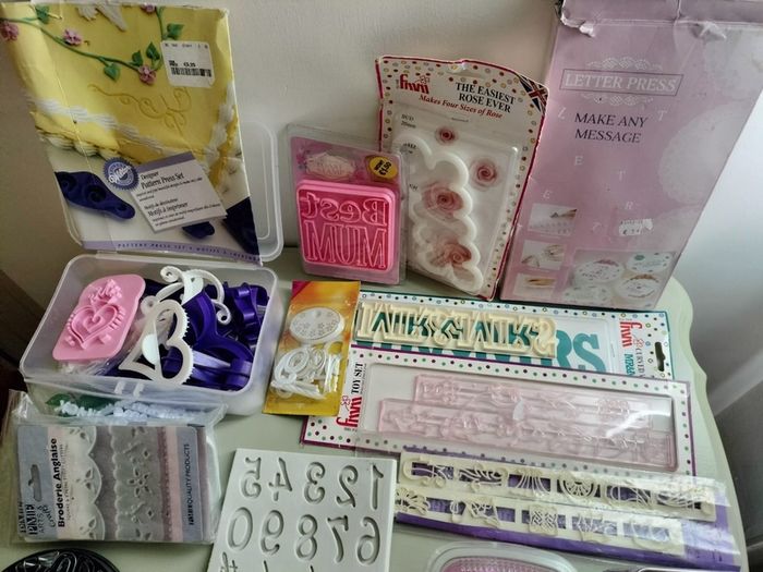 Cake cutters and moulds