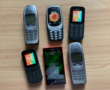 Lot of old phones (18 units)