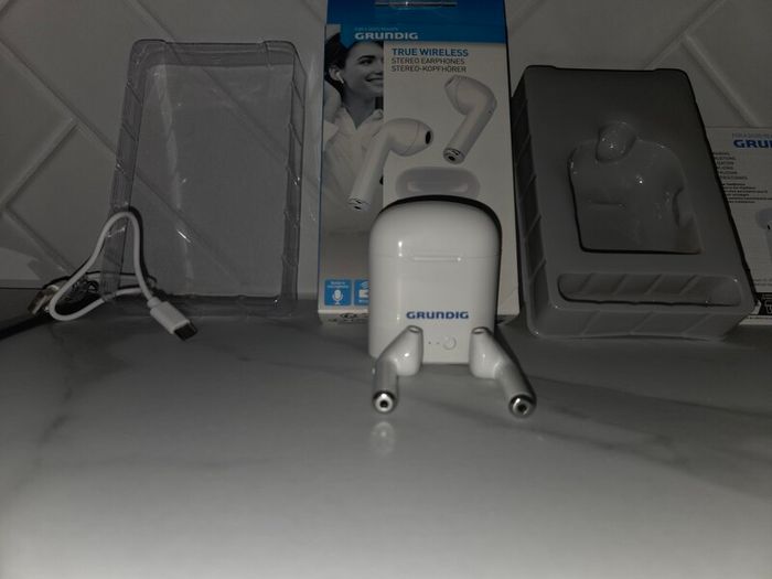Wireless earbuds