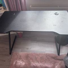 Gaming desk