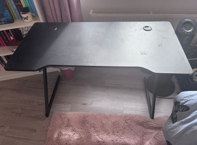 Gaming desk