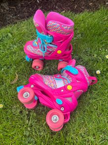 Adjustable roller boot skates