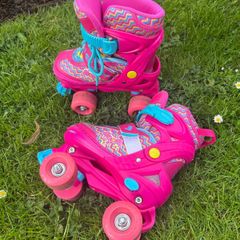 Adjustable roller boot skates