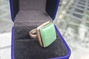 Vintage Sterling 925 Silver Ladies Ring with a square-cut Green Gemstone