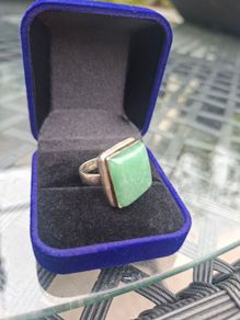 Vintage Sterling 925 Silver Ladies Ring with a square-cut Green Gemstone